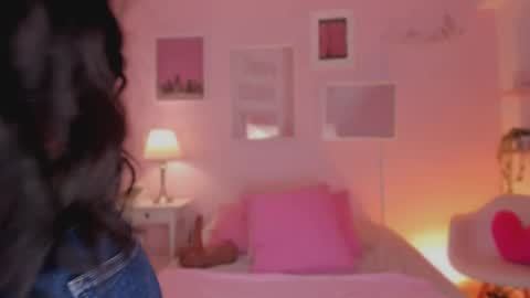 Snapshot of anneee_ chatting on March 2025 01:40:01 PM Anne online show from March 2025 01:40:01 PM