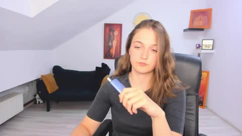annewilsonn online show from June 2026 10:39:01 AM