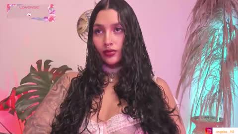 Angel online show from November 2025 04:29:02 PM