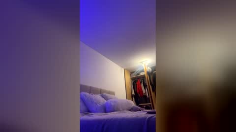 Snapshot of annie_andrade_ chatting on April 2026 04:12:02 PM Annie online show from April 2026 04:12:02 PM