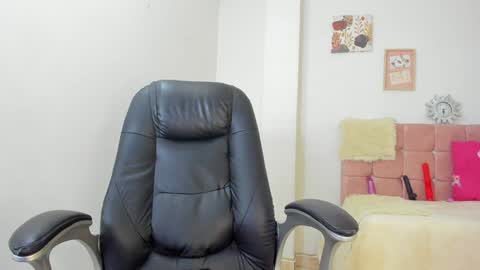 Anna online show from December 2024 07:53:02 PM