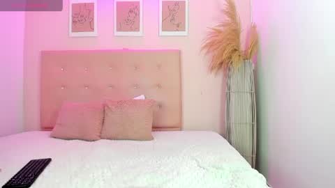 annie_dolce_ online show from June 2026 12:19:01 PM