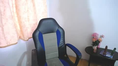 Snapshot of annie_doll1 chatting on October 2025 10:18:02 PM Annie3 online show from October 2025 10:18:02 PM