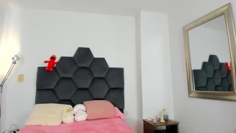 Annie online show from December 2024 07:03:02 PM