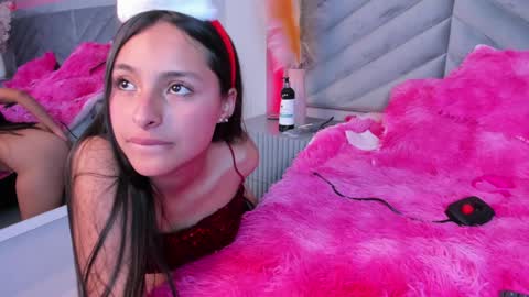 Snapshot of annie_lought chatting on December 2024 04:20:02 PM online show from December 2024 04:20:02 PM