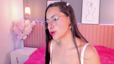 Snapshot of annie_lought chatting on September 2025 12:50:01 PM online show from September 2025 12:50:01 PM