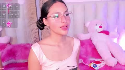 Snapshot of annie_lought chatting on October 2025 12:05:01 PM online show from October 2025 12:05:01 PM