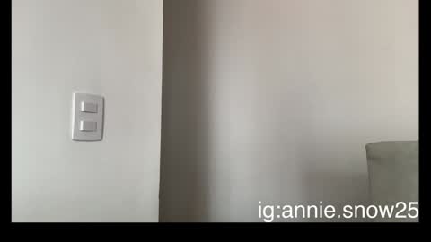 Snapshot of annie_snow_ chatting on February 2025 07:53:02 PM JEANNE no olvides seguirme dont forget follow me uu online show from February 2025 07:53:02 PM