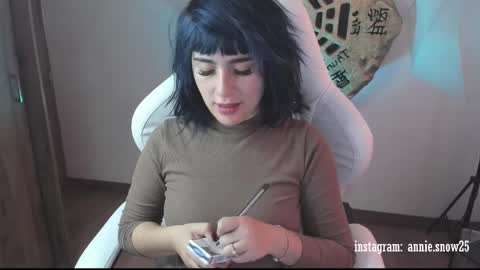Snapshot of annie_snow_ chatting on February 2025 10:04:02 PM JEANNE no olvides seguirme dont forget follow me uu online show from February 2025 10:04:02 PM