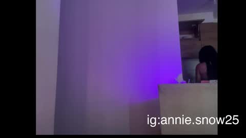 Snapshot of annie_snow_ chatting on March 2025 07:25:01 PM JEANNE no olvides seguirme dont forget follow me uu online show from March 2025 07:25:01 PM