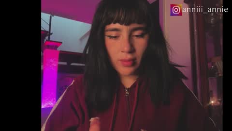 Snapshot of annie_snow_ chatting on October 2025 01:47:01 AM JEANNE no olvides seguirme dont forget follow me uu online show from October 2025 01:47:01 AM