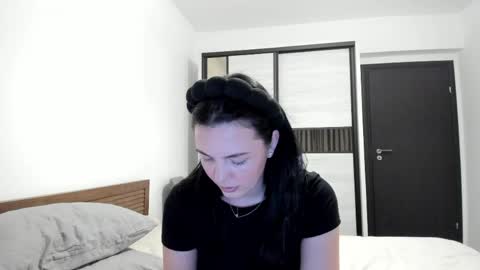 Annie online show from April 2026 07:22:01 PM