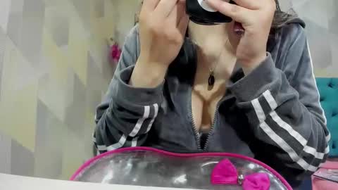 Annie online show from November 2025 04:17:01 PM