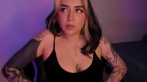 Annika online show from November 2025 04:44:01 AM