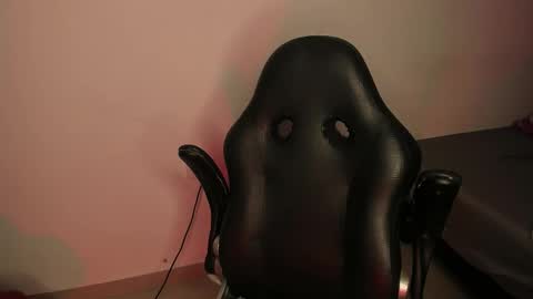 Annika online show from November 2025 02:12:02 AM