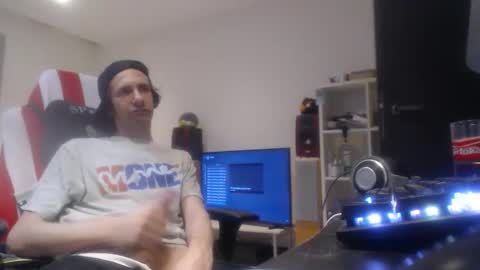 LoyalDog online show from March 2026 06:08:01 PM