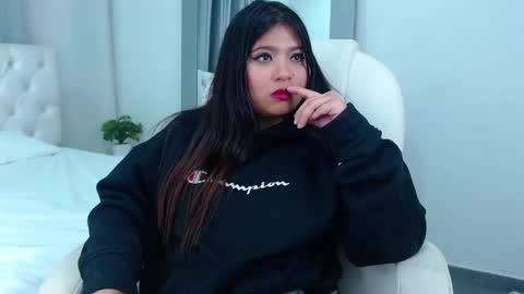 Snapshot of anny_louis chatting on February 2025 08:22:02 AM ANNY LOUIS online show from February 2025 08:22:02 AM