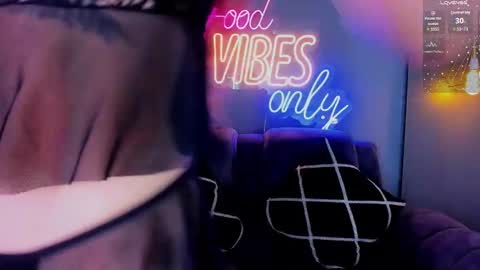 anny_loves online show from November 2025 05:59:01 PM