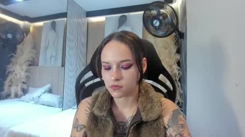 AnnyT online show from March 2026 10:53:01 PM