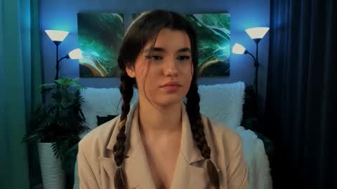 Anora online show from September 2025 06:18:01 PM