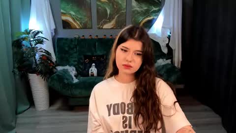 Anora online show from November 2025 07:03:01 PM