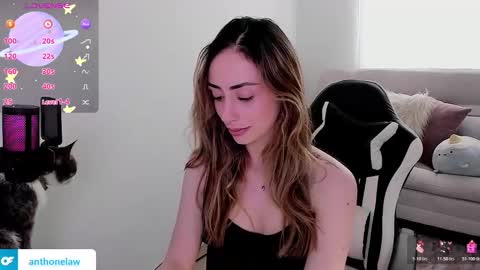 Anthonela online show from December 2025 05:30:01 PM