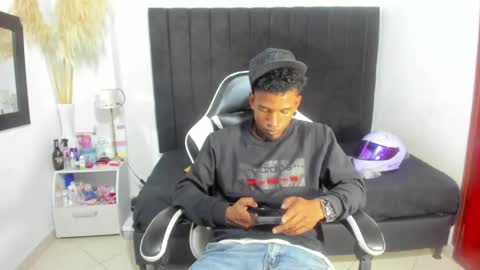 Snapshot of anthoy_wayans chatting on April 2026 01:10:02 AM online show from April 2026 01:10:02 AM