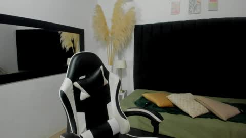 Snapshot of anthoy_wayans chatting on May 2026 12:19:01 AM online show from May 2026 12:19:01 AM