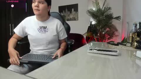Snapshot of antonellariu chatting on July 2026 01:02:01 PM Antonella online show from July 2026 01:02:01 PM