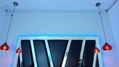 A N T O N E L L E  online show from February 2025 11:33:01 AM