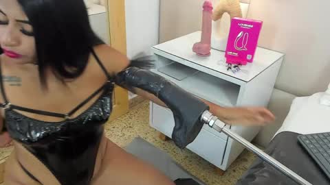 Antonia online show from April 2026 01:05:02 PM