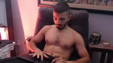 Snapshot of antoniocuervo chatting on December 2024 11:42:02 AM Hadez online show from December 2024 11:42:02 AM