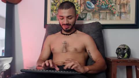 Snapshot of antoniocuervo chatting on January 2025 07:32:01 PM Hadez online show from January 2025 07:32:01 PM