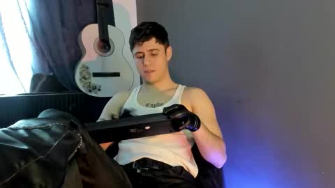 antonnello_ online show from November 2025 03:33:01 PM