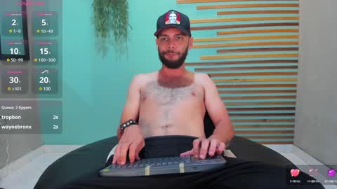 Juan Camilo online show from December 2024 09:33:02 PM