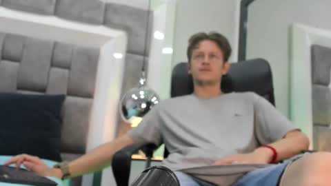 Anthony King online show from October 2025 08:28:01 PM