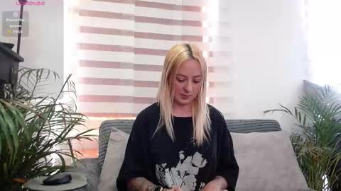 Antonia online show from February 2026 07:04:02 PM