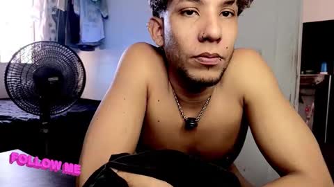 Snapshot of anuardhm chatting on December 2025 06:37:02 PM AnuarDHM online show from December 2025 06:37:02 PM