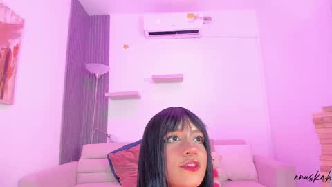 Ana online show from September 2025 07:41:01 PM