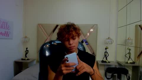 Snapshot of anyelotwink chatting on February 2026 08:27:01 PM anyelotwink online show from February 2026 08:27:01 PM