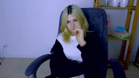 ApheliaStar online show from November 2025 03:56:01 PM