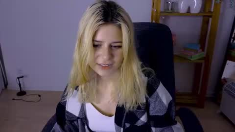 ApheliaStar online show from November 2025 04:33:01 PM