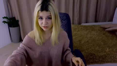 ApheliaStar online show from December 2025 04:05:01 PM