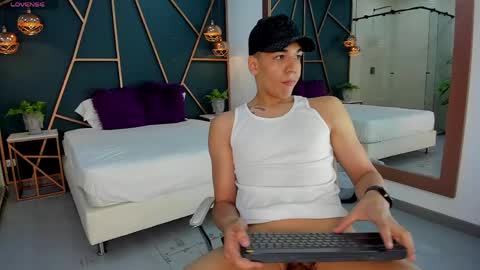 apolojackson2 online show from May 2026 12:46:01 PM