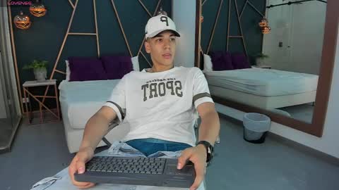 apolojackson2 online show from June 2026 12:44:02 PM