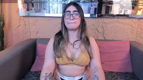 apprilfoxx online show from September 2025 03:39:01 PM