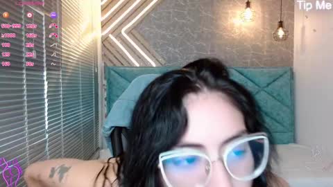 Snapshot of april_dumont chatting on March 2025 12:00:01 PM April online show from March 2025 12:00:01 PM