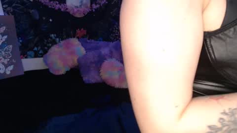 Snapshot of april_l6 chatting on November 2025 10:09:02 PM april_l6 online show from November 2025 10:09:02 PM