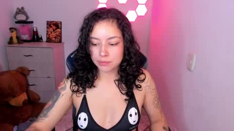 Snapshot of aqua_emilly chatting on April 2026 11:44:02 PM aqua emilly online show from April 2026 11:44:02 PM