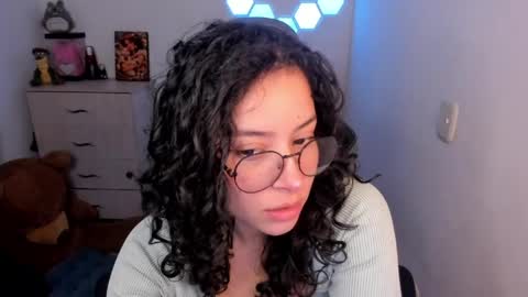 Snapshot of aqua_emilly chatting on May 2026 11:32:02 PM aqua emilly online show from May 2026 11:32:02 PM